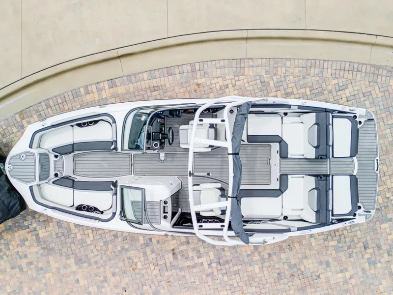 Slide: The Image of Overhead view of 2021 Yamaha Boats 252S, showcasing spacious seating and sleek design. - 14