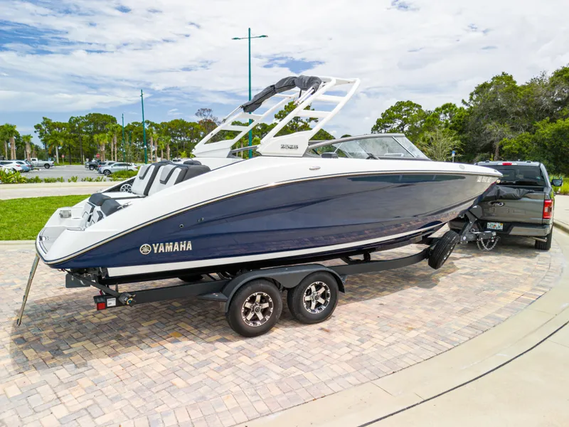 Slide: The Image of 2021 Yamaha Boats 252S on trailer, parked outdoors, showcasing sleek design and modern features. - 9