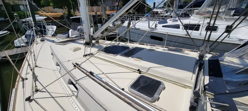 Slide: The Image of 1988 Sabre 38 MkII sailboat deck with rigging and hatches in a marina. - 10