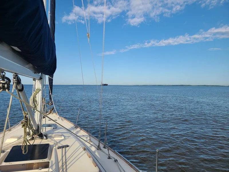Slide: The Image of Sailing on a 1988 Sabre 38 MkII yacht on a clear, sunny day. - 35