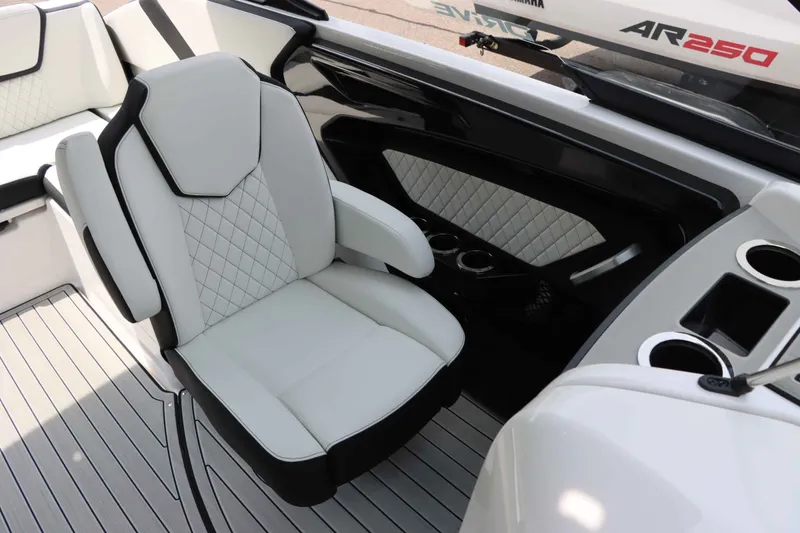 Slide: The Image of Yamaha 252SD 2024 - 18