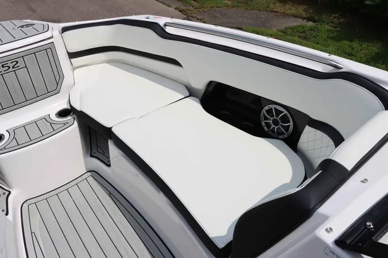 Slide: The Image of Yamaha 252SD 2024 - 28