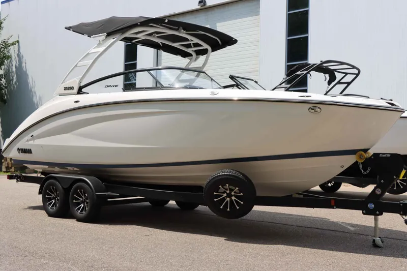 Slide: The Image of Yamaha 252SD 2024 - 3