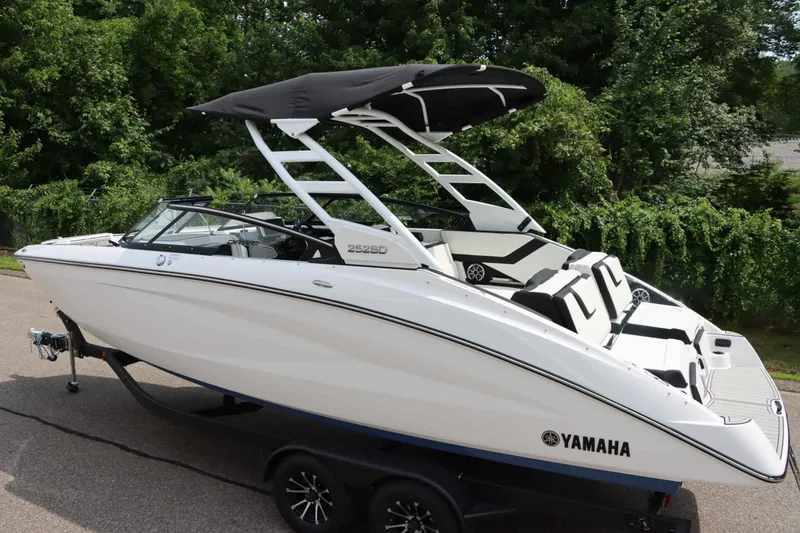 Slide: The Image of Yamaha 252SD 2024 - 8