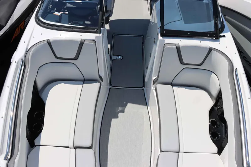Slide: The Image of 2024 Yamaha Boats AR250 interior seating and cockpit area. - 16