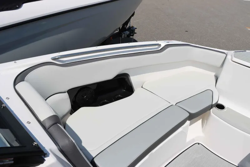 Slide: The Image of 2024 Yamaha Boats AR250 interior seating area with cup holders and speaker. - 17