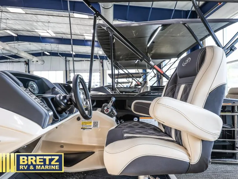 Slide: The Image of Lusso Ultra-Lounge L25UC 2025 - 13