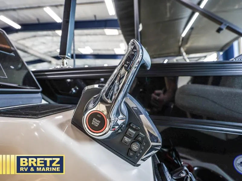 Slide: The Image of Lusso Ultra-Lounge L25UC 2025 - 15