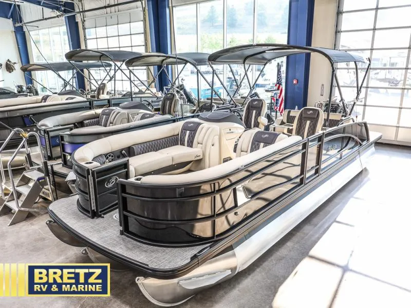 Slide: The Image of Lusso Ultra-Lounge L25UC 2025 - 3