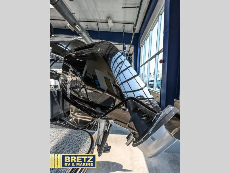 Slide: The Image of Lusso Ultra-Lounge L25UC 2025 - 8