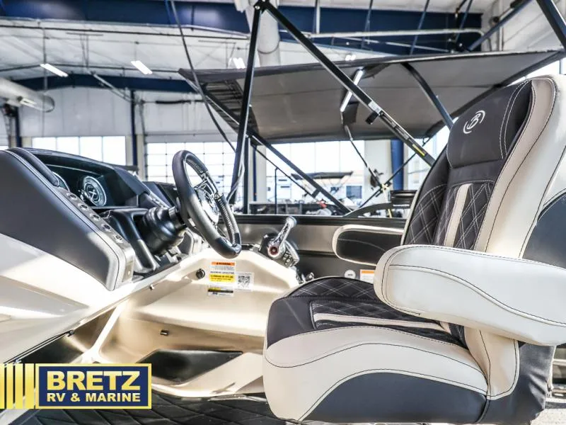 Slide: The Image of Lusso Meridian-Lounge L25M 2025 - 12