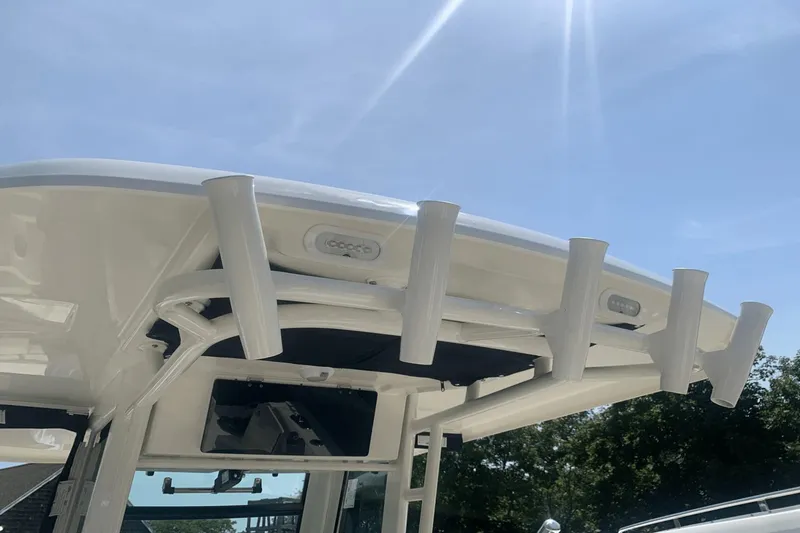 Slide: The Image of Boston Whaler 280 Outrage 2024 - 18