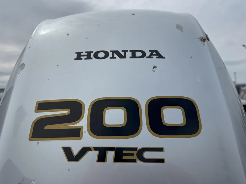 Slide: The Image of Honda 200 VTEC engine on Polar Kraft Outlander 2010 CC, 2023 model. - 17