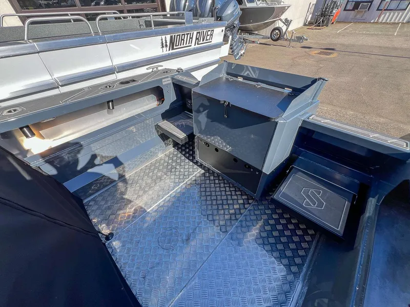 Slide: The Image of Stabi-Craft 1850 Fisher 2024 - 13