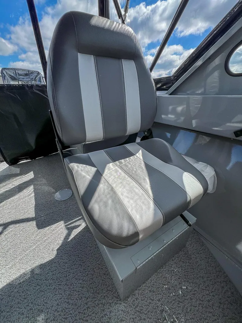 Slide: The Image of Captain's seat of 2024 Hewescraft 200 Sportsman boat under a blue sky. - 12