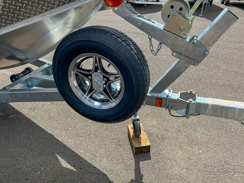 Slide: The Image of 2024 Hewescraft 200 Sportsman trailer with spare tire and winch. - 16