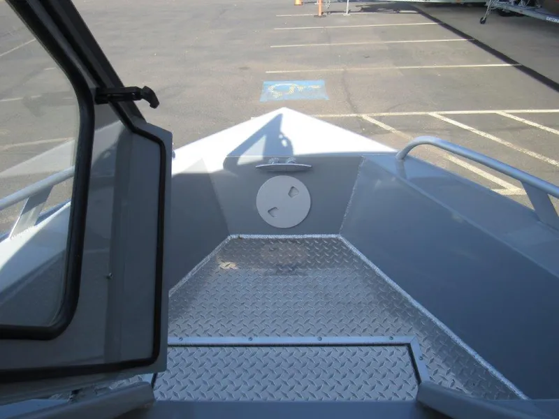 Slide: The Image of 2024 Hewescraft 200 PRO V ET HT boat bow with diamond plate flooring. - 16