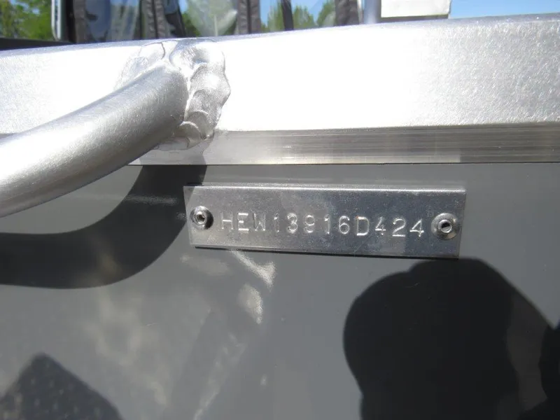 Slide: The Image of 2024 Hewescraft 200 PRO V ET HT boat identification plate. - 18