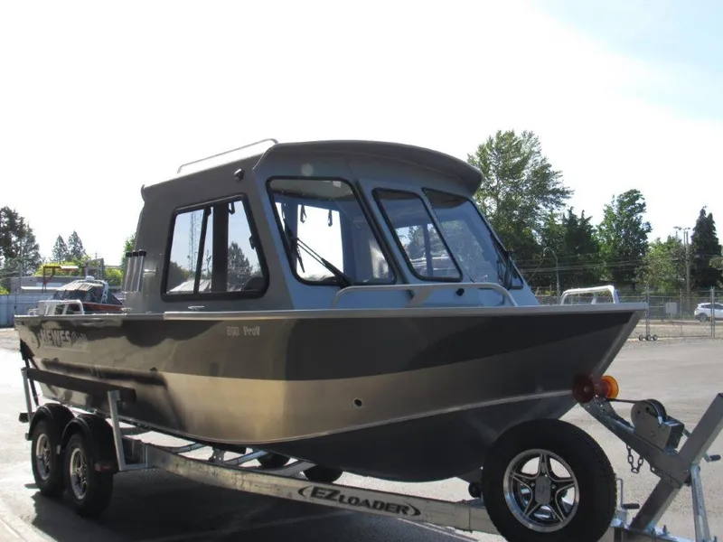 Slide: The Image of 2024 Hewescraft 200 PRO V ET HT boat on trailer in outdoor setting. - 7