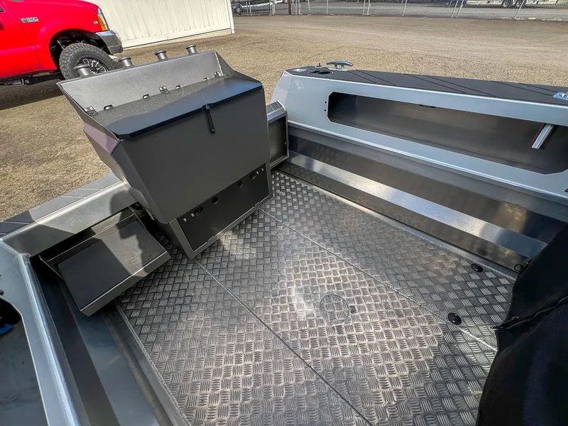 Slide: The Image of Interior of 2024 Stabicraft 2050 Treker Sportfish boat with aluminum flooring. - 13