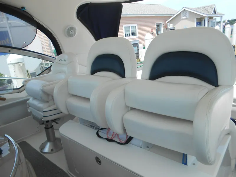 Slide: The Image of Luxury seating on a 2004 Sea Ray 420 Sundancer yacht. - 18
