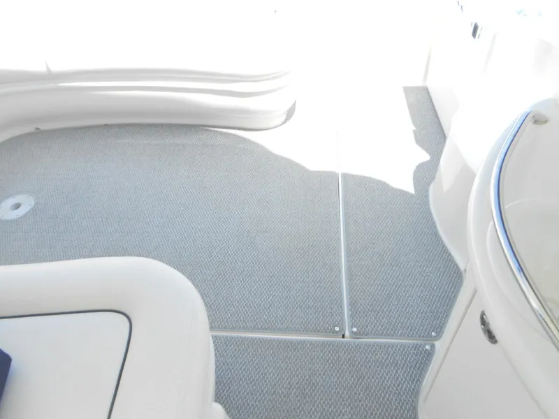 Slide: The Image of Interior deck of a 2004 Sea Ray 420 Sundancer yacht. - 33