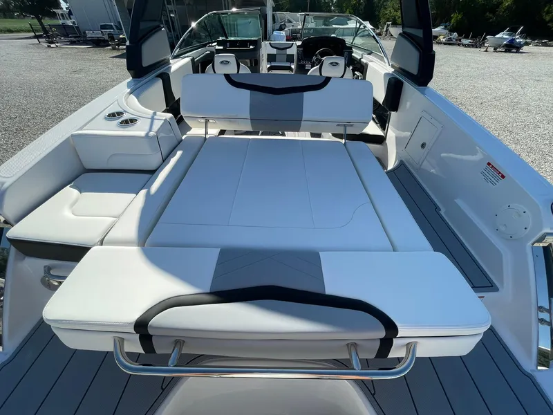 Slide: The Image of Chaparral 270 OSX 2025 - 64