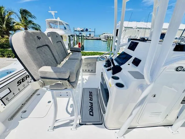 Slide: The Image of Sea Pro 222CC 2024 - 12