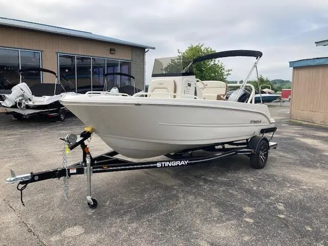 Slide: The Image of Stingray 173 CC 2024 - 5