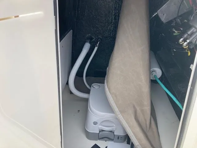 Slide: The Image of Stingray 173 CC 2024 - 7