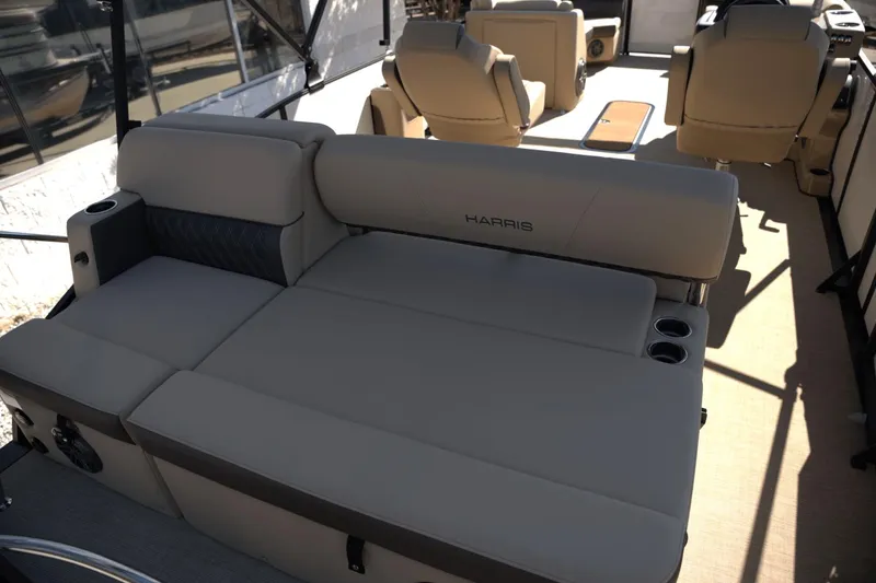 Slide: The Image of Harris 230 Sunliner 2025 - 11