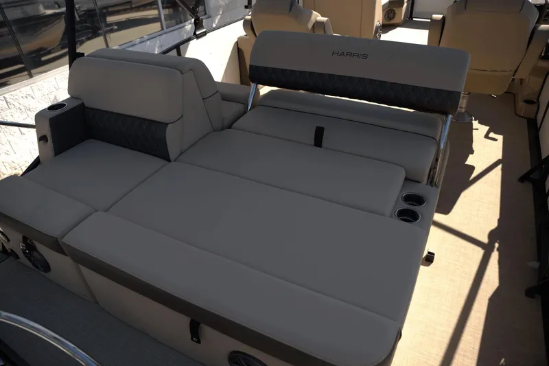Slide: The Image of Harris 230 Sunliner 2025 - 12