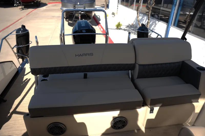 Slide: The Image of Harris 230 Sunliner 2025 - 15