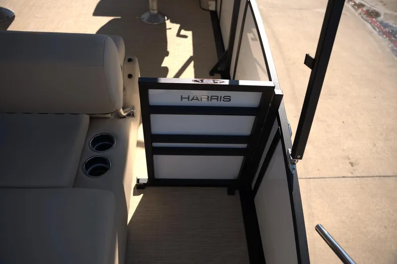 Slide: The Image of Harris 230 Sunliner 2025 - 17