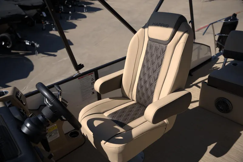 Slide: The Image of Harris 230 Sunliner 2025 - 21