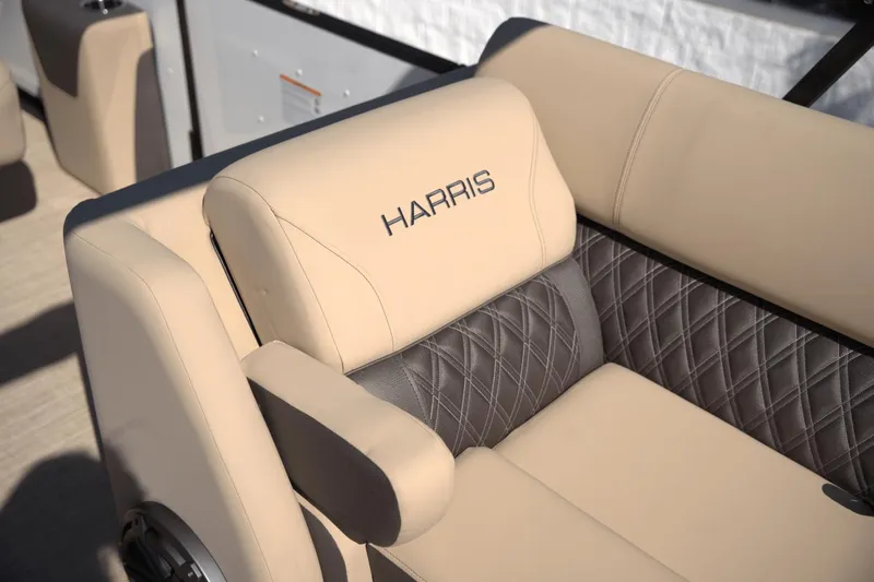 Slide: The Image of Harris 230 Sunliner 2025 - 34