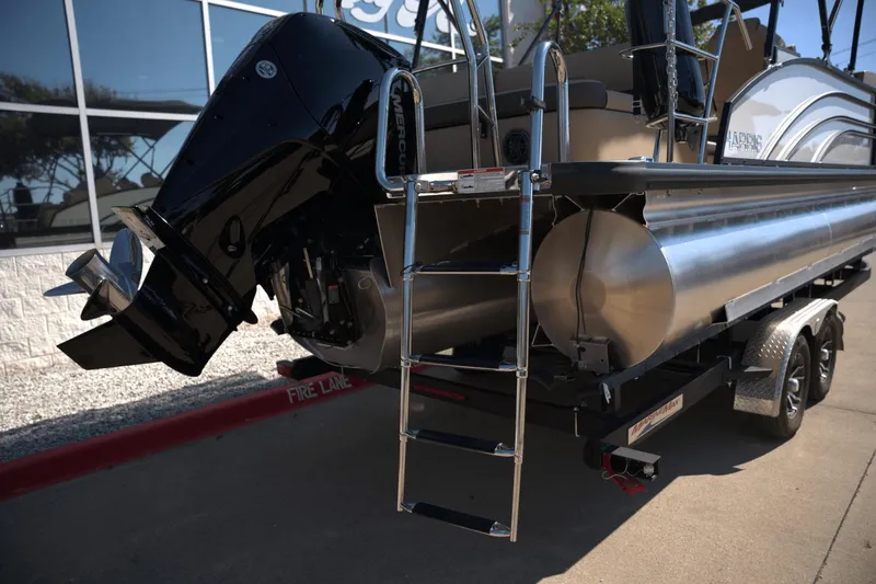 Slide: The Image of Harris 230 Sunliner 2025 - 6