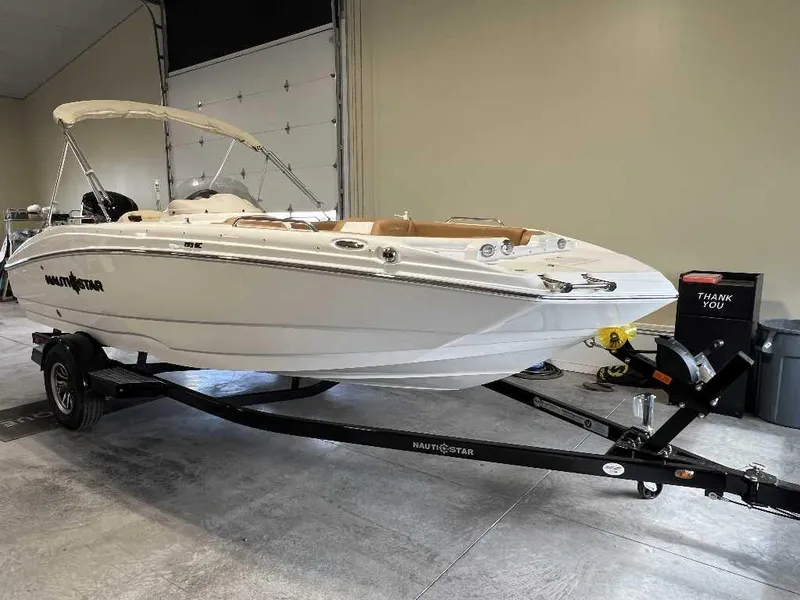 The Image of NauticStar 193 SC Deck 2025 - 0