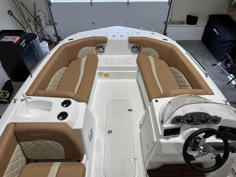 Slide: The Image of NauticStar 193 SC Deck 2025 - 5