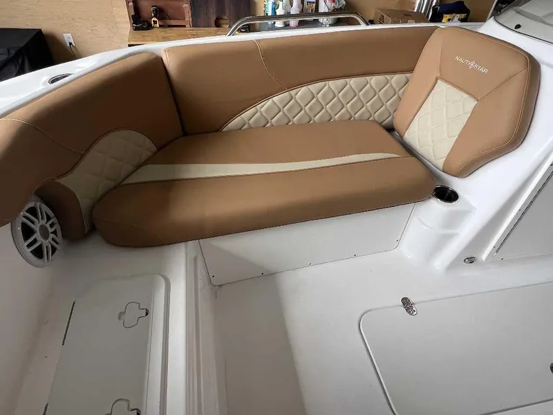 Slide: The Image of NauticStar 193 SC Deck 2025 - 7