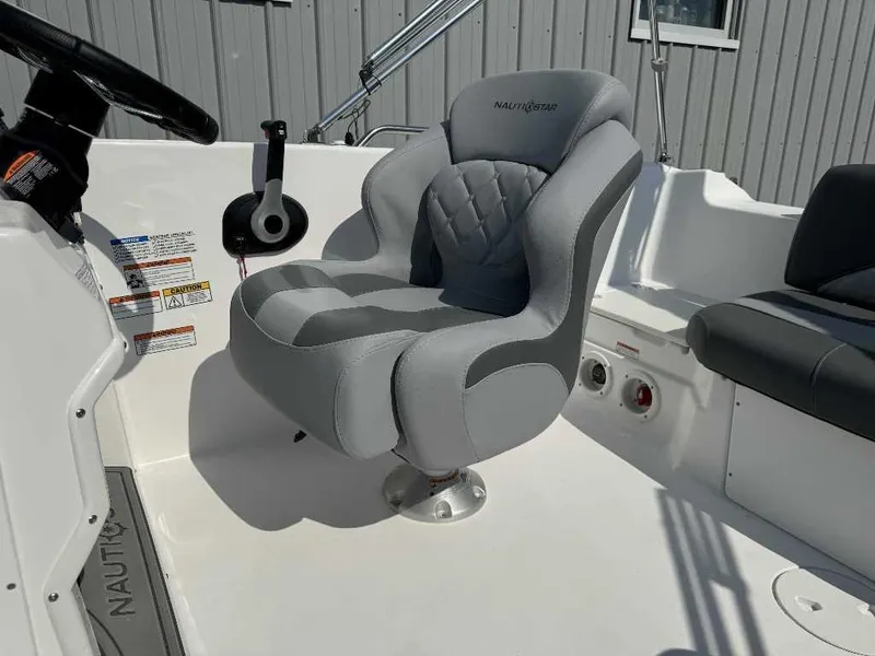 Slide: The Image of NauticStar 193 SC 2025 - 3