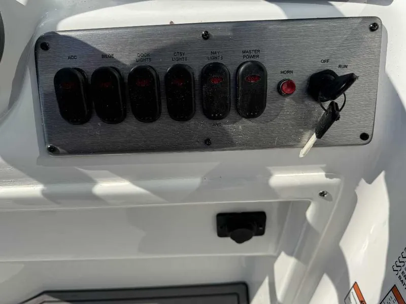 Slide: The Image of NauticStar 193 SC 2025 - 4