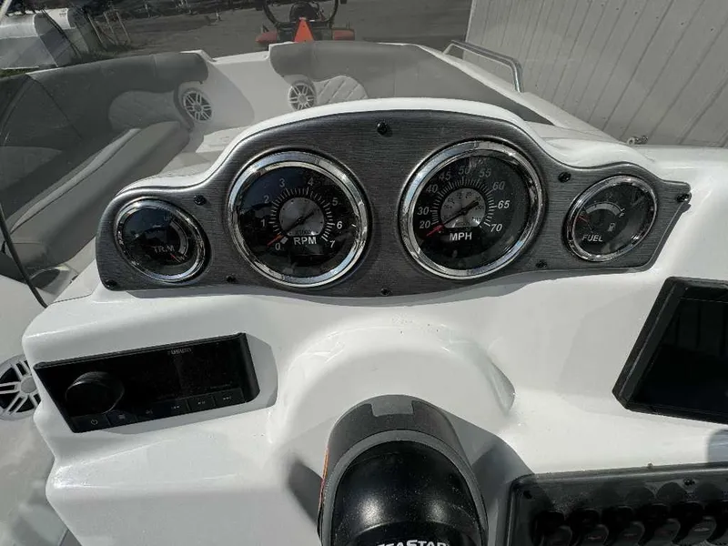 Slide: The Image of NauticStar 193 SC 2025 - 5