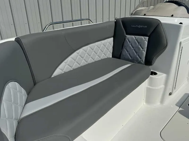 Slide: The Image of NauticStar 193 SC 2025 - 7