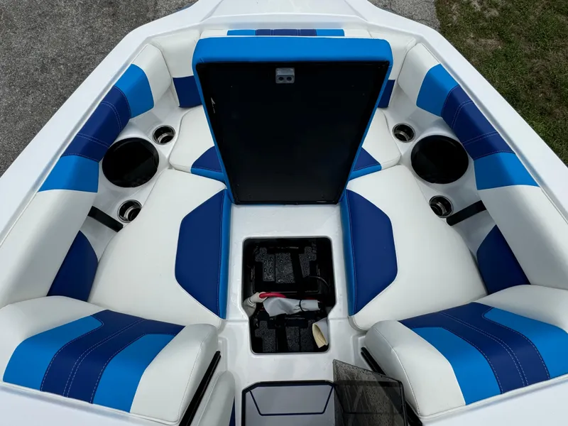Slide: The Image of 2024 Malibu Wakesetter 21 LX interior with blue and white seating. - 15