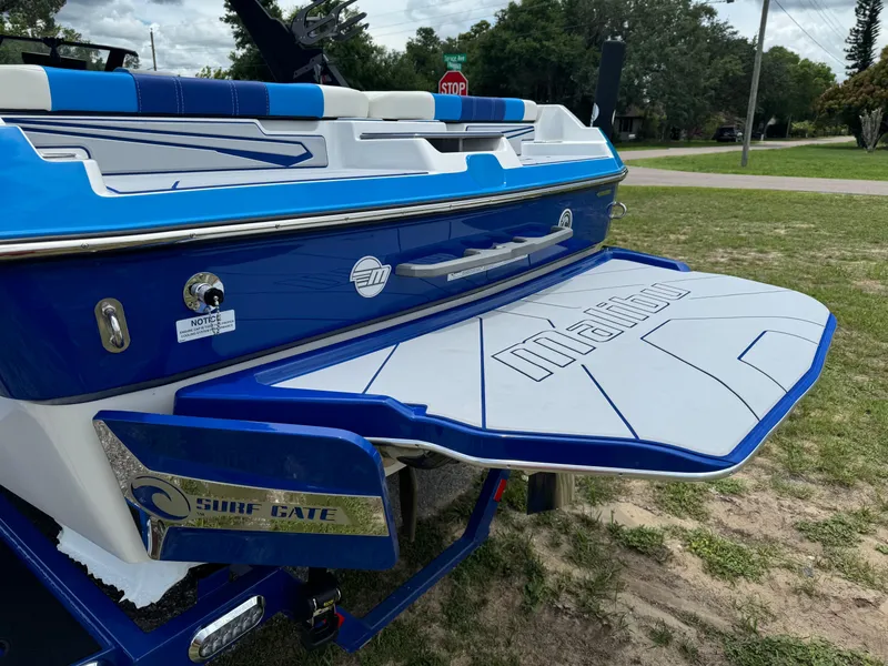 Slide: The Image of 2024 Malibu Wakesetter 21 LX rear view with swim platform and Surf Gate. - 43