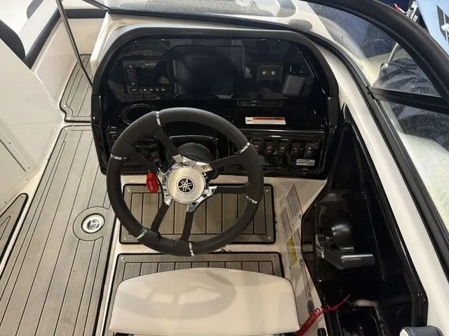 Slide: The Image of Yamaha 195S 2024 - 13