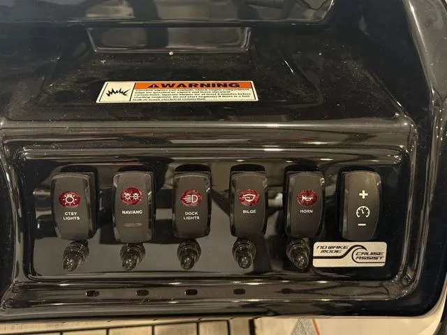 Slide: The Image of Yamaha 195S 2024 - 15