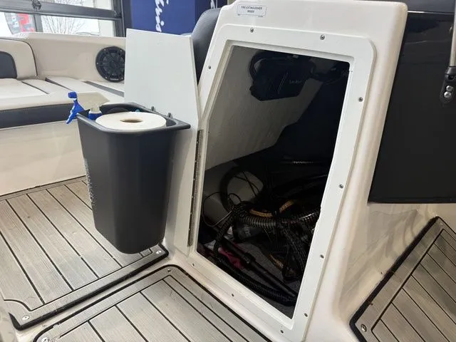 Slide: The Image of Yamaha 195S 2024 - 19