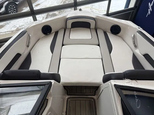 Slide: The Image of Yamaha 195S 2024 - 21